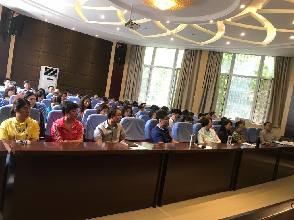 免费成人影片
召开会议传达学校精神3.jpg