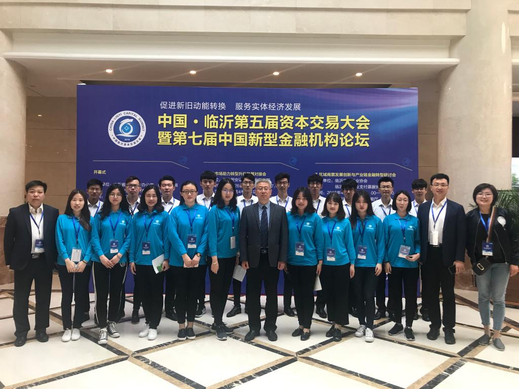 免费成人影片
志愿者圆满完成第五届中国·临沂资本交易大会服务工作1.jpg