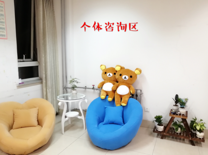 免费成人影片
设立“金色阳光”心理辅导室2.png