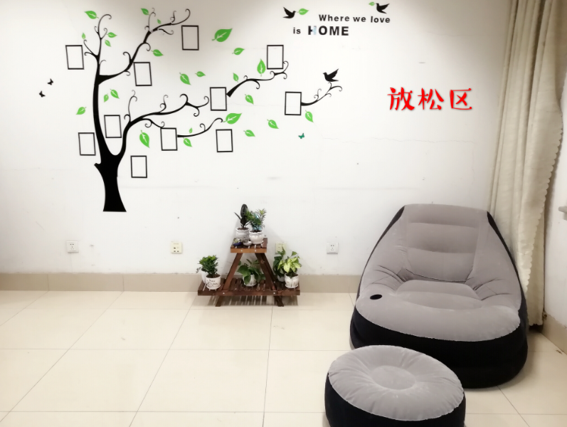 免费成人影片
设立“金色阳光”心理辅导室5.png