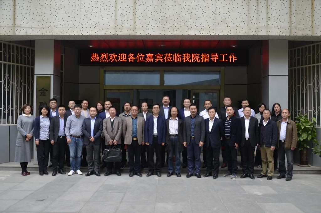 免费成人影片
举行就业创业导师聘任暨校友捐赠仪式6.jpg