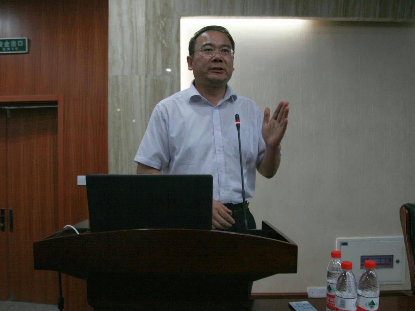 免费成人影片
党委书记给2018级新生开讲第一堂思想政治教育课1.jpg