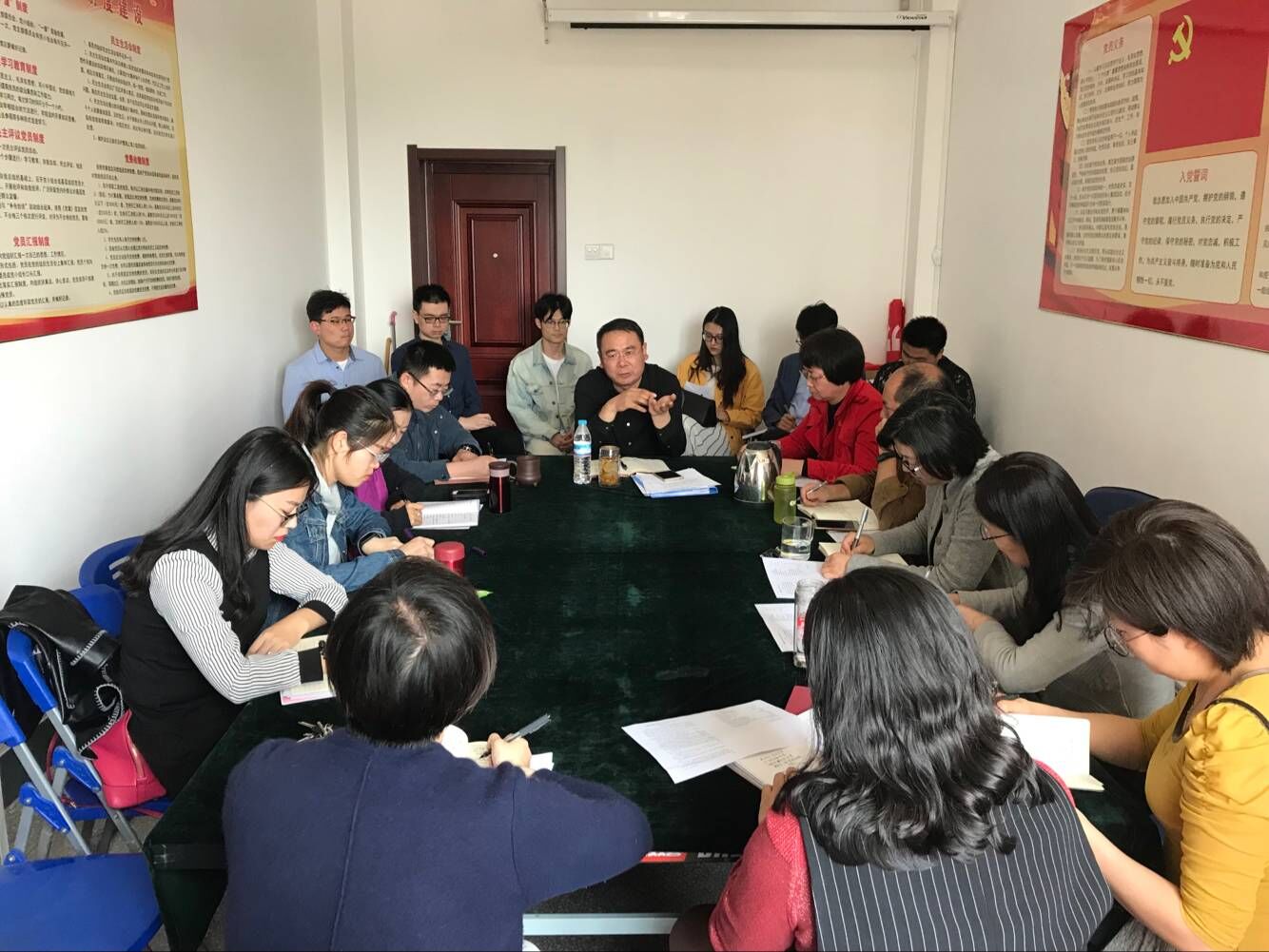 免费成人影片
召开临沂资本交易大会志愿者动员培训会2018-4-24.jpg