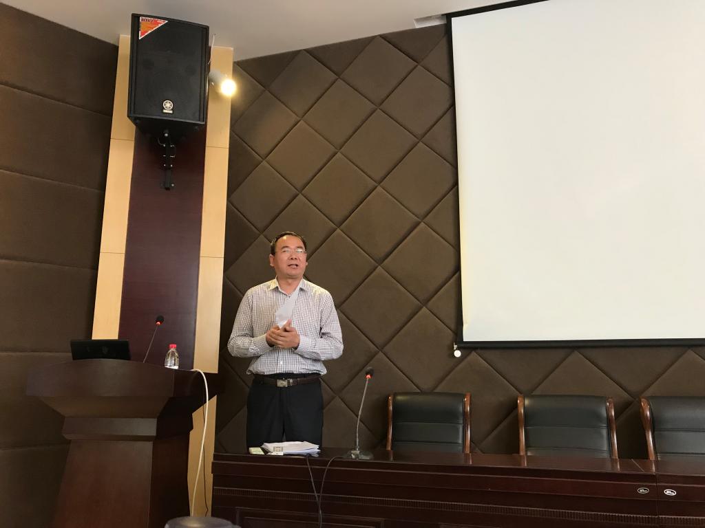 免费成人影片
召开会议传达学校精神2.jpg