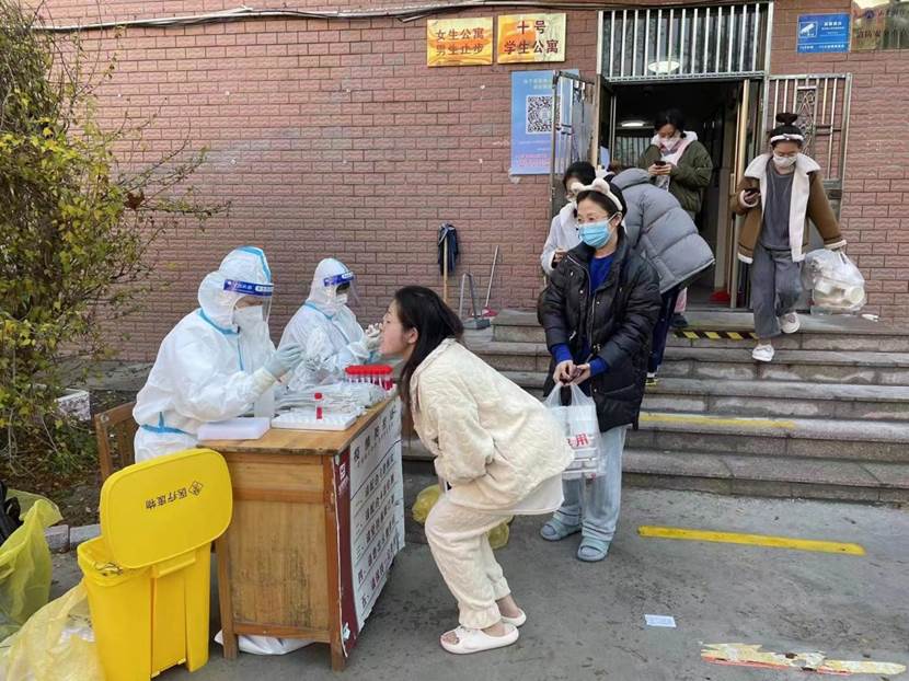 免费成人影片
教职工爱心志愿者奋战在防疫前沿2